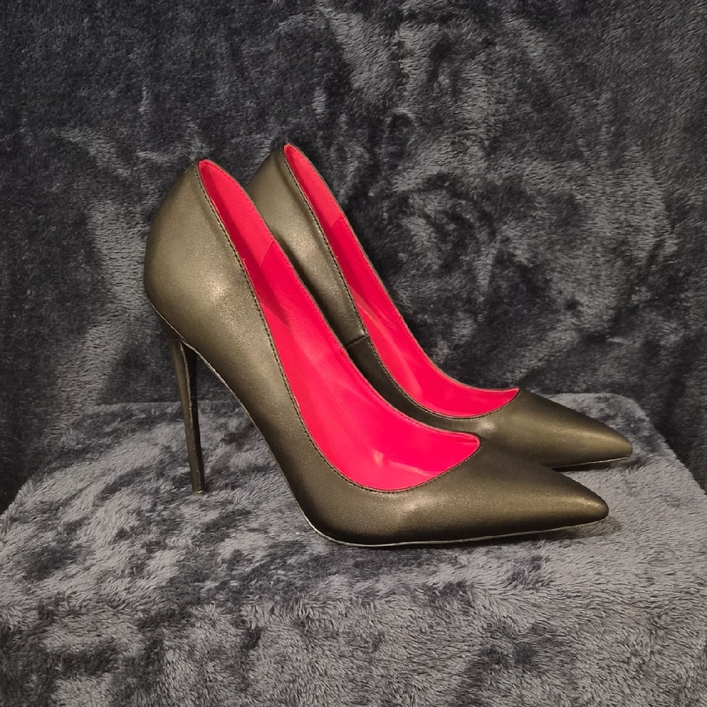 Sleek Black Heels with Vibrant Red Interior